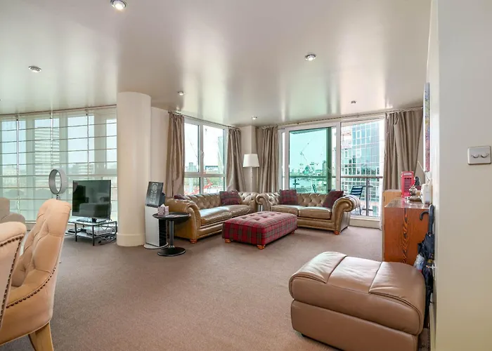 Fabulous 3 Bed Apartment In Vauxhall