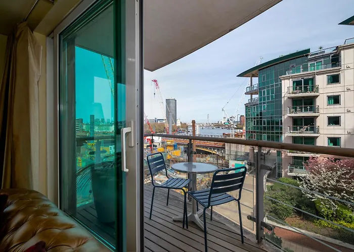 Fabulous 3 Bed Apartment In Vauxhall